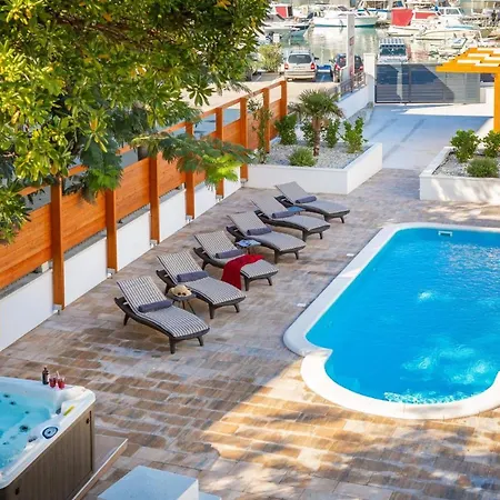 别墅 Luxury Citadella With Pool