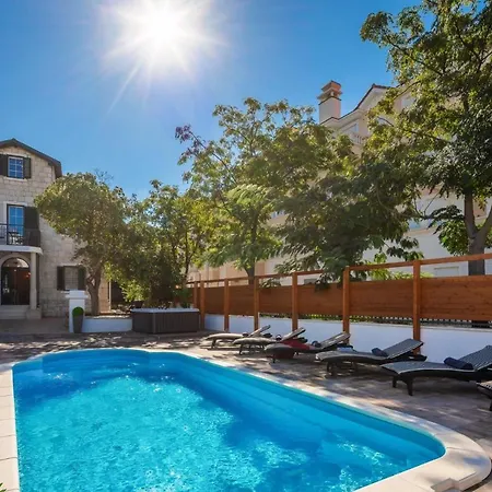 Luxury Citadella With Pool 别墅 特罗吉尔