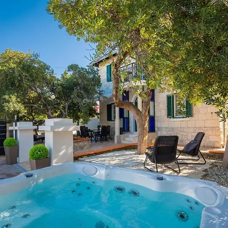 Luxury Citadella With Pool ヴィラ トロギール
