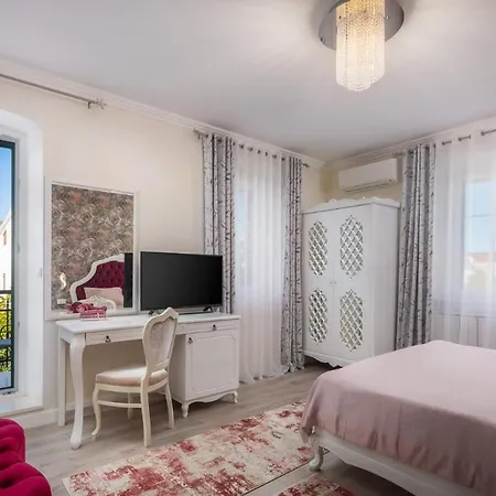 ヴィラ Luxury Citadella With Pool トロギール