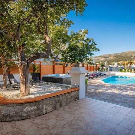 Luxury Citadella With Pool ヴィラ トロギール