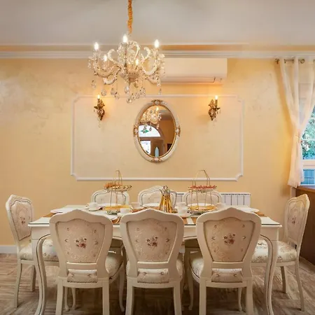 Luxury Citadella With Pool 特罗吉尔