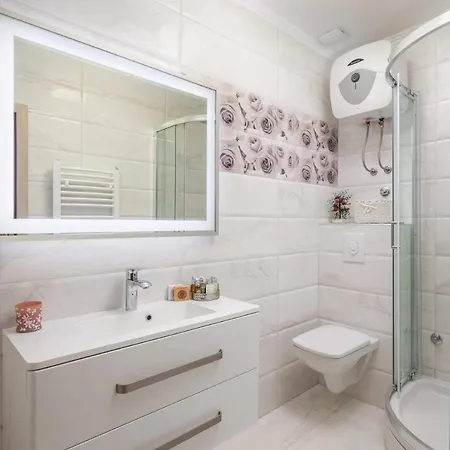Luxury Citadella With Pool * 特罗吉尔