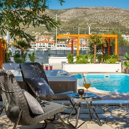 ヴィラ Luxury Citadella With Pool *